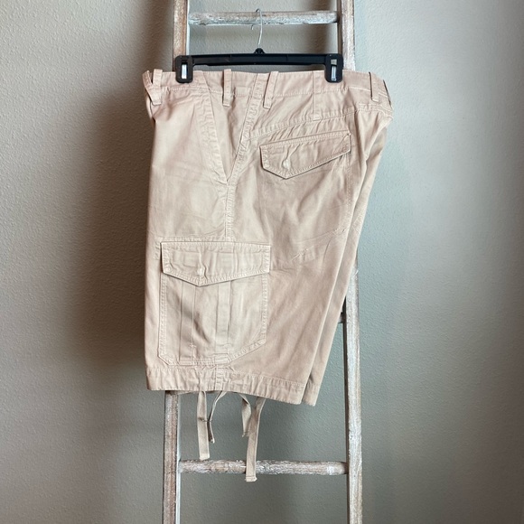 Hugo Boss khaki shorts size XL - Picture 2 of 8